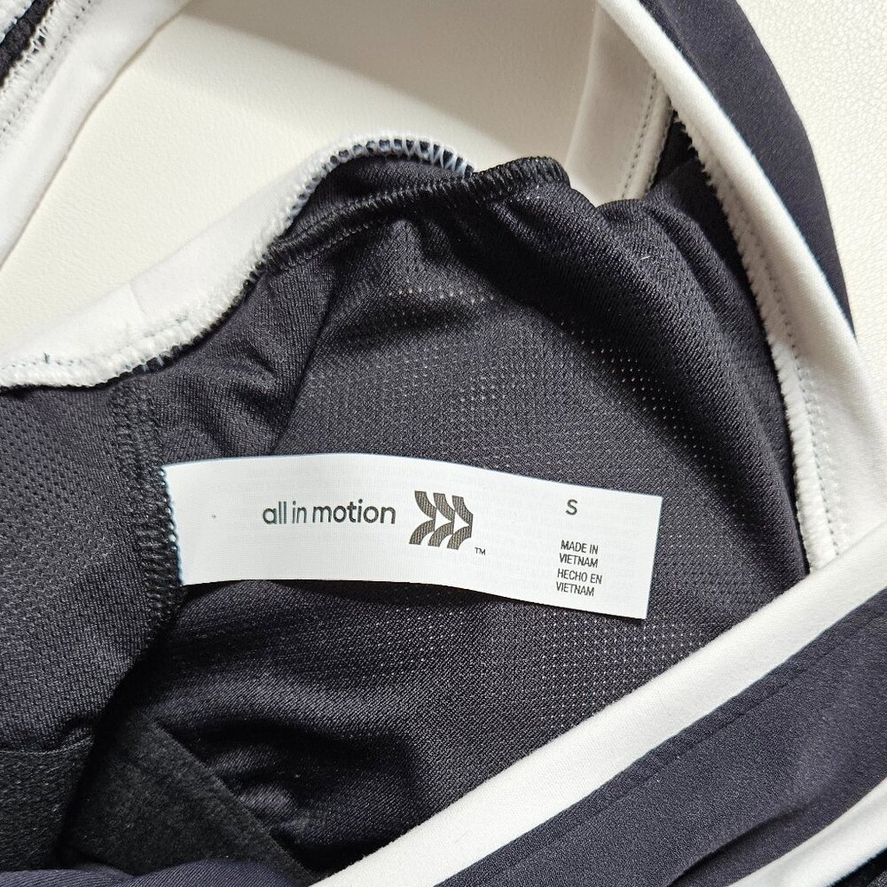 All In Motion™ Women's Everyday Soft Light Support V-Neck Cropped Sports Bra S - Picture 3 of 8
